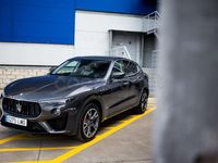 Usado Maserati Levante 275 CV (202 kW) 2021 Gris / plata SUV