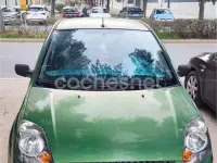Usado Ford Fiesta Ambiente 68 CV (50 kW) 2008 Verde Utilitario