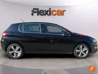 Usado Peugeot 308 Allure 120 CV (88 kW) 2017 Amarillo Utilitario