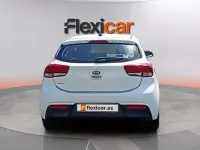 Usado Kia Rio 84 CV (61 kW) 2021 Blanco Berlina