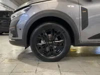 Nuevo Dacia Sandero Extreme 100 CV (73 kW) 2025 Gris Berlina