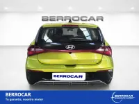 Usado Hyundai i20 100 CV (73 kW) 2024 Verde Utilitario