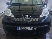 Usado Peugeot 107 Urban Move 54 CV (39 kW) 2007 Negro Utilitario