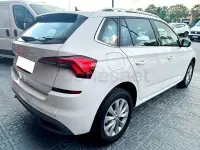 Usado Skoda Kamiq Ambition 110 CV (80 kW) 2021 Blanco SUV