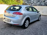 Usado Seat Leon Style 105 CV (77 kW) 2010 Gris / plata Utilitario
