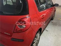 Usado Renault Clio II Dynamique 110 CV (80 kW) 2006 Rojo Berlina
