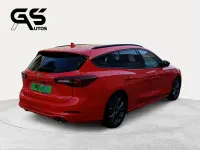 Usado Ford Focus ST-Line 155 CV (114 kW) 2024 Rojo Familiar