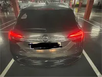 Usado Opel Insignia Selective 140 CV (102 kW) 2016 Gris / plata Familiar