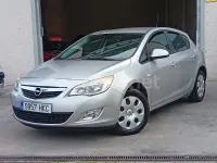 Usado Opel Astra Enjoy 115 CV (84 kW) 2011 Gris / plata Berlina