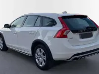 Usado Volvo V60 CC Momentum 150 CV (110 kW) 2017 Blanco Familiar