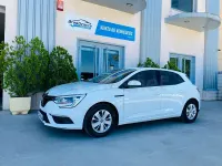 Usado Renault Mégane Life 95 CV (69 kW) 2019 Blanco Berlina
