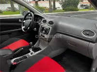 Usado Ford Focus Trend 109 CV (80 kW) 2010 Blanco Berlina