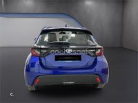 Usado Toyota Yaris Hybrid Active 116 CV (85 kW) 2022 Azul Berlina
