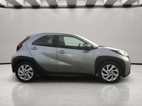 Usado Toyota Aygo X Play 72 CV (52 kW) 2022 Gris SUV