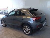 Usado VW T-Roc Life 115 CV (84 kW) 2023 Gris metalizado SUV