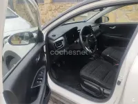 Usado Kia Stonic 120 CV (88 kW) 2021 Blanco SUV