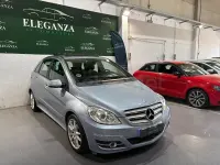 Usado Mercedes B180 109 CV (80 kW) 2011 Azul Utilitario