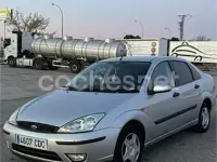 Usado Ford Focus Ambiente 90 CV (66 kW) 2002 Gris / plata Berlina