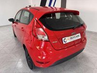 Usado Ford Fiesta Trend 95 CV (69 kW) 2013 Rojo Utilitario