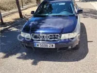 Usado Audi A4 115 CV (84 kW) 2001 Azul Berlina