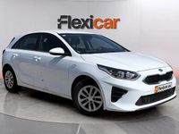 Begagnad Kia Ceed 120 HK (88 kW) 2020 Vit Halvkombi