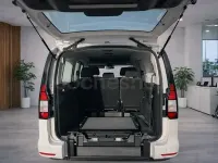 Usado VW Caddy 102 CV (75 kW) 2025 Gris / plata Monovolumen