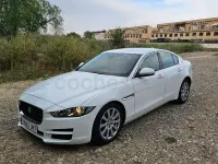Usado Jaguar XE 180 CV (132 kW) 2015 Blanco Berlina
