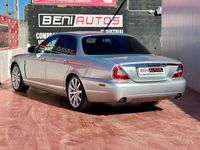 Usado Jaguar XJ6 Executive 207 CV (152 kW) 2007 Gris Berlina