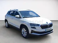 Usado Skoda Karoq Selection 150 CV (110 kW) 2024 Blanco SUV