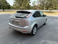 Usado Ford Focus Trend 115 CV (84 kW) 2009 Gris / plata Berlina