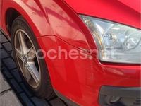 Usado Ford Focus Trend 100 CV (73 kW) 2006 Rojo Berlina