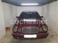Usado Mercedes E300 Classic 177 CV (130 kW) 1999 Granate Berlina
