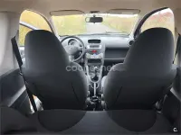 Usado Toyota Aygo 68 CV (50 kW) 2006 Azul Utilitario
