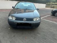 Usado VW Golf IV Highline 102 CV (75 kW) 2003 Gris / plata Berlina