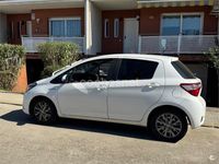 Usado Toyota Yaris Hybrid Active 100 CV (73 kW) 2018 Blanco Berlina