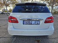Usado Mercedes B180 109 CV (80 kW) 2015 Blanco Monovolumen