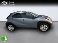 Begagnad Toyota Aygo X-play 69 HK (50 kW) 2024 Blå