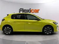Usado Peugeot 208 Allure 101 CV (74 kW) 2025 Amarillo Utilitario