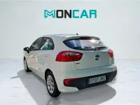 Usado Kia Rio 75 CV (55 kW) 2016 Blanco Utilitario