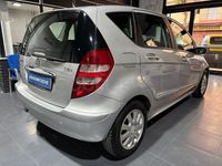 Usado Mercedes A180 Exclusive 109 HP (80 kW) 2010 Cinzento Monovolume