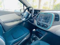 Usado Renault Captur Business 90 CV (66 kW) 2015 Negro y blanco SUV