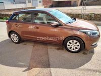 Usado Hyundai i20 84 CV (61 kW) 2016 Marrón Berlina