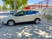 Usado Lancia Delta 190 CV (139 kW) 2009 Beige Utilitario