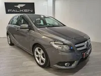Usado Mercedes B180 Urban 109 CV (80 kW) 2014 Gris / plata Monovolumen