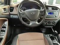 Usado Hyundai i20 100 CV (73 kW) 2016 Marrón Berlina