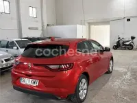 Usado Renault Mégane LIMITED 130 CV (95 kW) 2018 Rojo Berlina