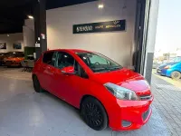 Usado Toyota Yaris Connect Style 101 CV (74 kW) 2011 Rojo Utilitario