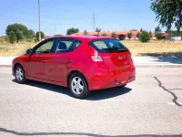 Usado Hyundai i30 Comfort 109 CV (80 kW) 2011 Granate Berlina