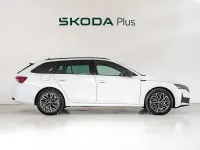 Usado Skoda Octavia SportLine 150 CV (110 kW) 2026 Blanco Familiar
