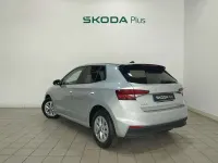 Usado Skoda Fabia Selection 95 CV (69 kW) 2025 Plateado Utilitario